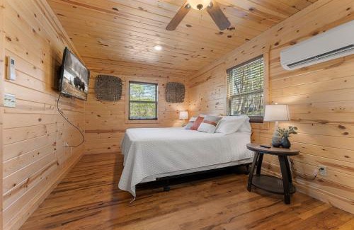 Jasper House | Cabin 1 - Peaceful Cabin Near River with Fire Pit and Hot Tub