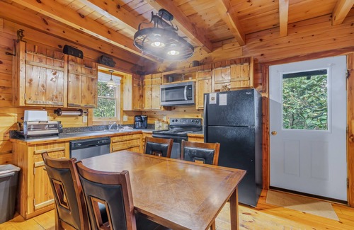 Stanardsville Cabin | Cabin #11 - 3 Bears | 3 Bed, 2 Bath