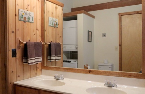 Davis Cabin | Cabin 19, 3 Hours From DC! Mid-week specials! Great hiking, skiing, MTB.