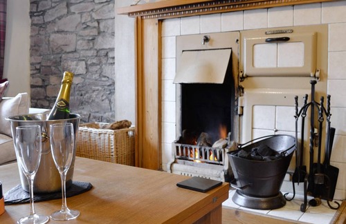Glenisla Cottage | Cabin ∙ 2 bedrooms ∙ 4 guests