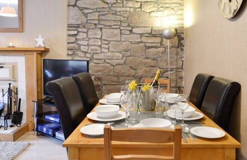 Glenisla Cottage | Cabin ∙ 2 bedrooms ∙ 4 guests