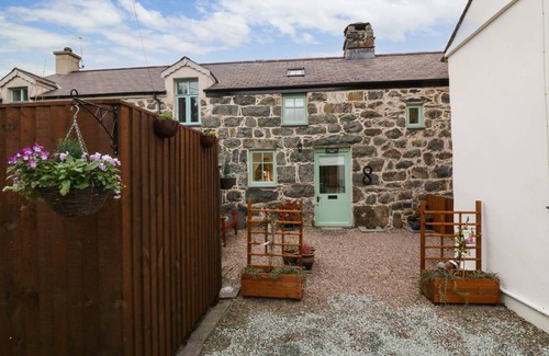 Rhyd-y-clafdy Cottage | Cabin ∙ 2 bedrooms ∙ 4 guests