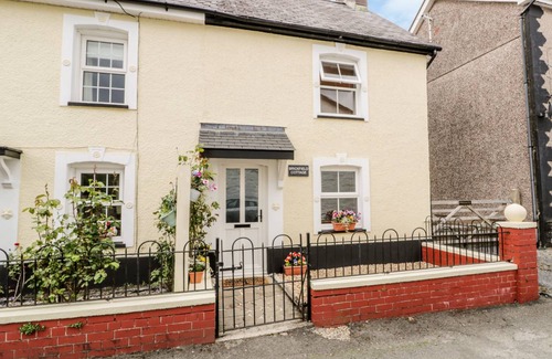 Machynlleth Cottage | Cabin ∙ 2 bedrooms ∙ 4 guests