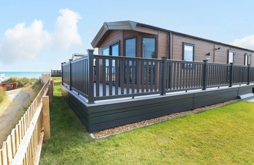 Bacton Cottage | Cabin ∙ 2 bedrooms ∙ 4 guests