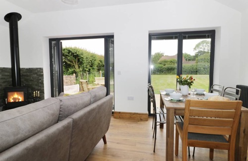 Muston Cottage | Cabin ∙ 2 bedrooms ∙ 4 guests