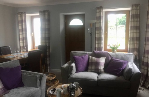 Weem Cottage | Cabin ∙ 2 bedrooms ∙ 4 guests