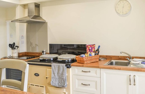 Bamburgh Cottage | Cabin ∙ 2 bedrooms ∙ 5 guests