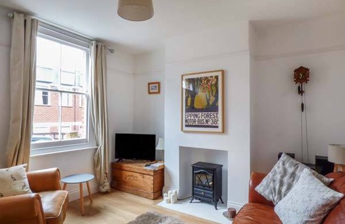 Colchester Cottage | Cabin ∙ 2 bedrooms ∙ 4 guests