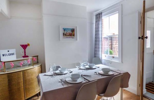 Colchester Cottage | Cabin ∙ 2 bedrooms ∙ 4 guests