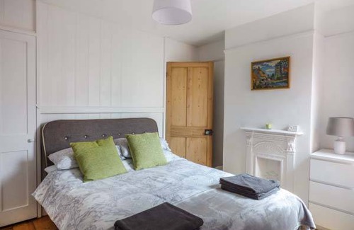 Colchester Cottage | Cabin ∙ 2 bedrooms ∙ 4 guests