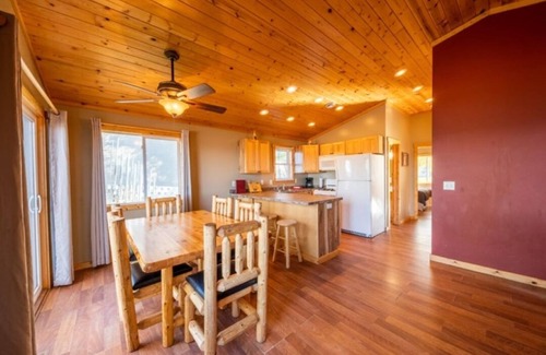 Isle Cabin | Cabin 2 steps from the water