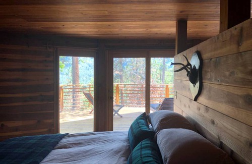 Idyllwild Cabin | Cabin ∙ 2 bedrooms ∙ 4 guests