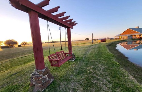 Elmaton House | cabin# 3 Beautiful Texas ranch retreat with lake