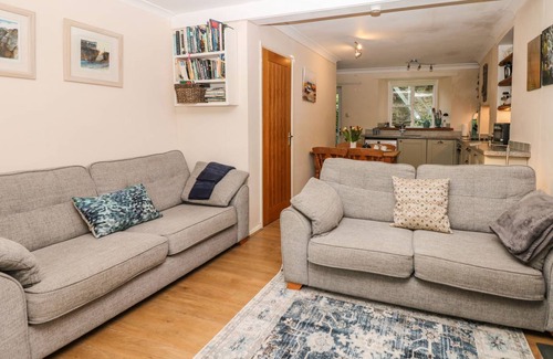 Flushing Cottage | Cabin ∙ 3 bedrooms ∙ 5 guests
