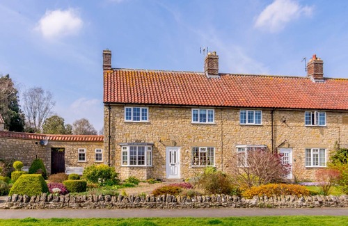Helmsley Cottage | Cabin ∙ 3 bedrooms ∙ 5 guests