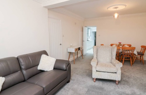 Burry Port Cottage | Cabin ∙ 3 bedrooms ∙ 5 guests