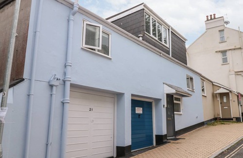 Dartmouth Cottage | Cabin ∙ 3 bedrooms ∙ 6 guests
