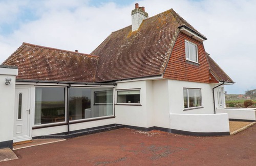 Bamburgh Cottage | Cabin ∙ 4 bedrooms ∙ 7 guests
