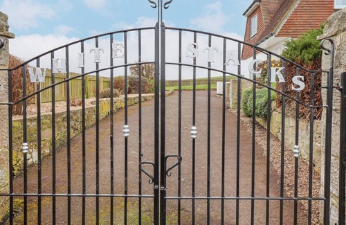 Bamburgh Cottage | Cabin ∙ 4 bedrooms ∙ 7 guests