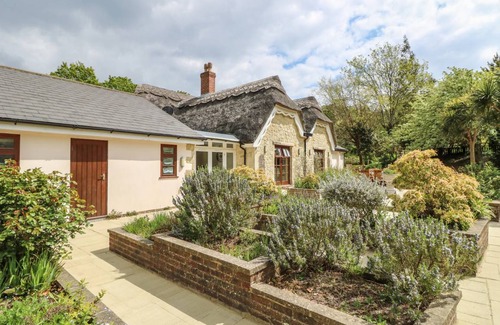 Shanklin Cottage | Cabin ∙ 4 bedrooms ∙ 8 guests