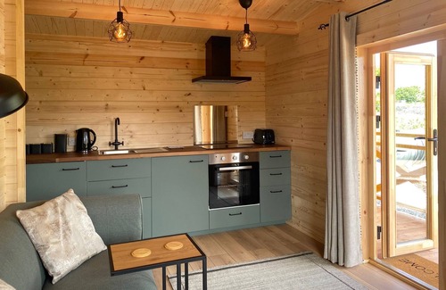 Clifden Cottage | Cabin 438 - Clifden - sleeps 2 guests in 1 bedroom