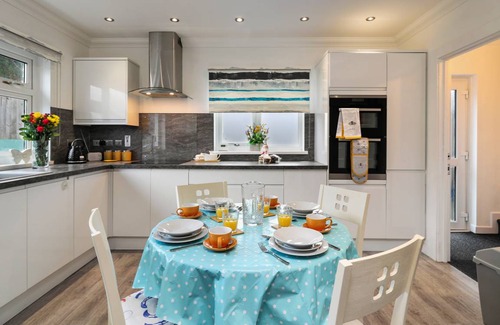 Saundersfoot Cottage | Cabin ∙ 6 bedrooms ∙ 14 guests