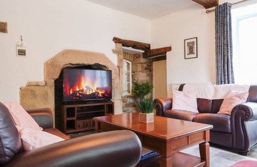 Chapel en le Frith Cottage | Cabin ∙ 6 bedrooms ∙ 14 guests