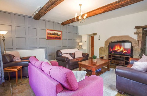 Chapel en le Frith Cottage | Cabin ∙ 6 bedrooms ∙ 14 guests