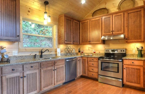 Almond Cabin | Cabin ∙ 7 bedrooms ∙ 16 guests