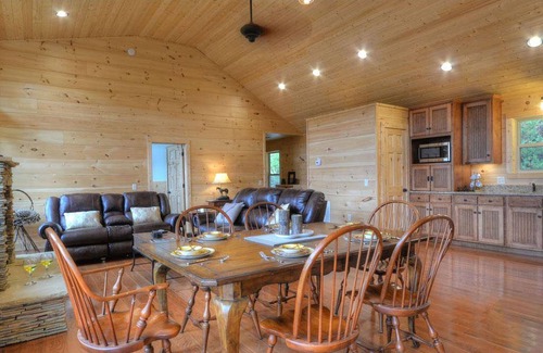Almond Cabin | Cabin ∙ 7 bedrooms ∙ 16 guests