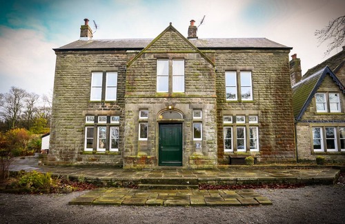 Chapel en le Frith Cottage | Cabin ∙ 7 bedrooms ∙ 16 guests