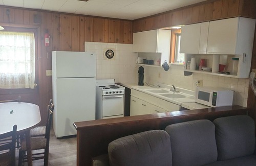 Cadiz Cabin | Cabin 8 Fish Island Resort Cozy stand alone cabin close to Lake Barkley