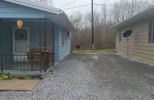 Cadiz Cabin | Cabin 8 Fish Island Resort Cozy stand alone cabin close to Lake Barkley