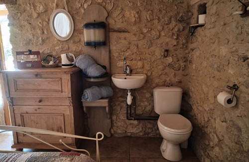 Sigonce Cabin | Cabin-Ensuite with Bath-Cabane en pierre