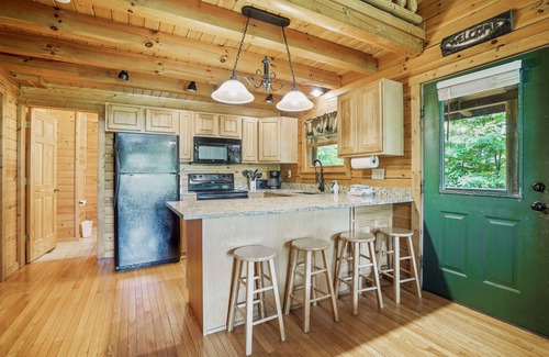 Carbon Hill Cabin | Cabin Fever | Luxury Hocking Hills Lodge
