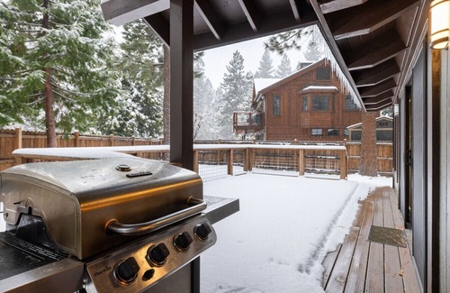 Tahoe Sierra Estates House | Cabin for 8 HotTub Walk to Private Beach for HOA
