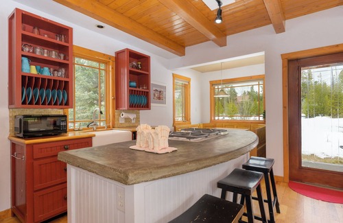 Fraser Cabin | Cabin getaway 3 bedroom, garage, open floor plan