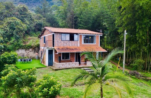 Guatape Cabin | Cabin in Guatape with Jacuzzi and dam.