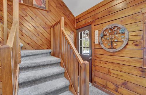 Long Pond House | Cabin in Long Pond Gameroom Pool Table