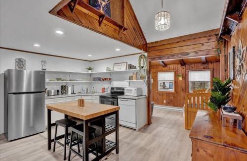 Long Pond House | Cabin in Long Pond Gameroom Pool Table