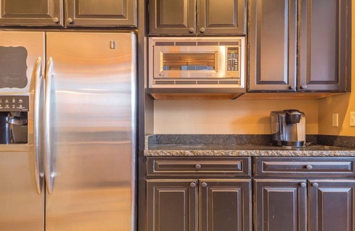 Big Sky House | Cabin in the Heart of Town - WALK to SKI SHUTTLE
