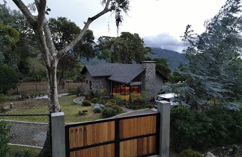Boquete Cabin | Cabin in the mountains of Boquete with a view of the Baru Volcano