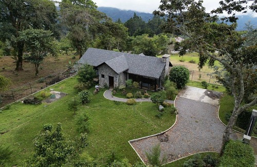 Boquete Cabin | Cabin in the mountains of Boquete with a view of the Baru Volcano