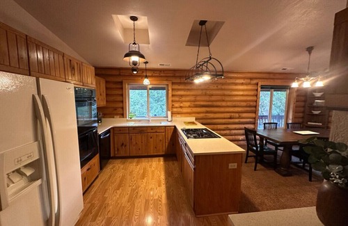 Ashland Apartment | Cabin in the Mountains of Ashland