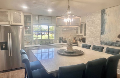 Oak Hill House | Cabin Modern Comforts to Fish+ Cruise+Beach+Daytona Racing+Orlando Theme Parks!