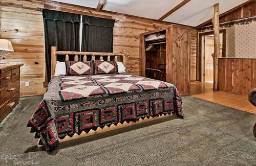Sylvan Shores Cabin | Cabin near Beaver lake Studio Wifi Smart TVs