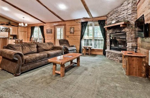 Sylvan Shores Cabin | Cabin near Beaver lake Studio Wifi Smart TVs