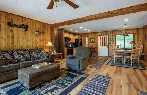 Topton Cabin | Cabin on Lake Nantahala/Firepit/Wi-Fi/Private Dock