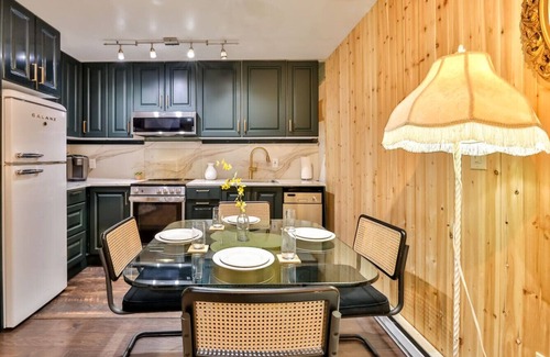 Hunter Cabin | Cabin on Mtn, Seasonal Pool Access w Panoramic Views! Hike, Golf, Swim, Recharge