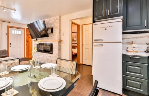 Hunter Cabin | Cabin on Mtn, Seasonal Pool Access w Panoramic Views! Hike, Golf, Swim, Recharge